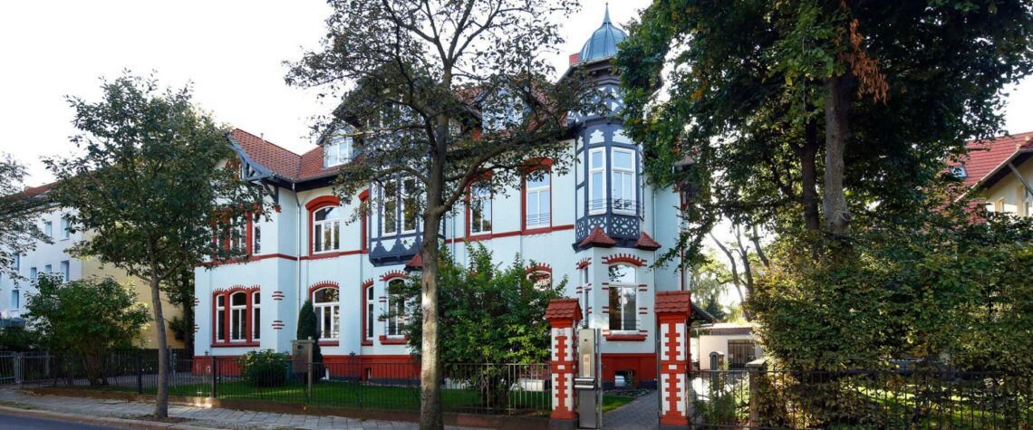 Kanzlei-von-aussen_MGL4383-c